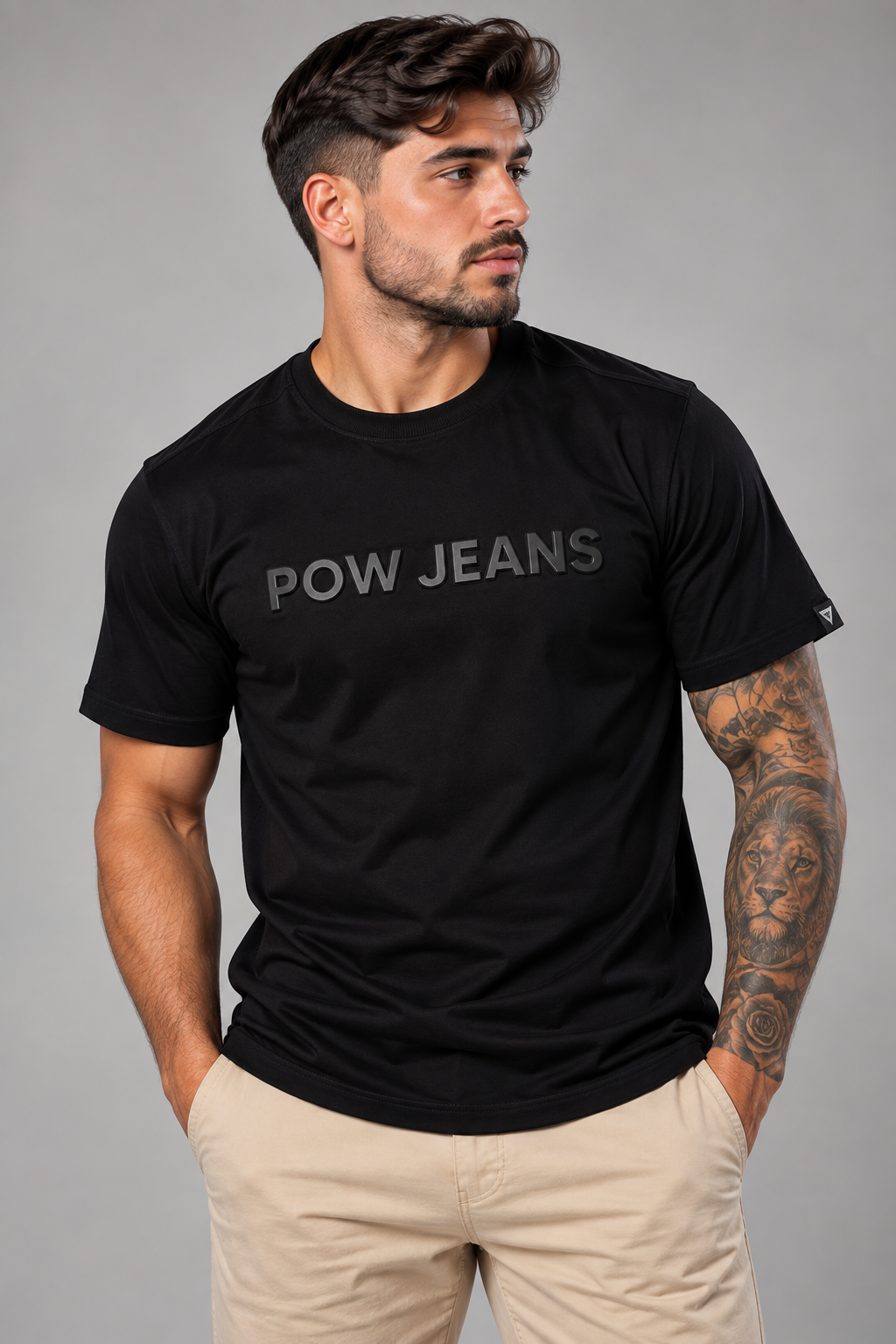 camiseta pow jeans preta / estampa alto relevo camaleão